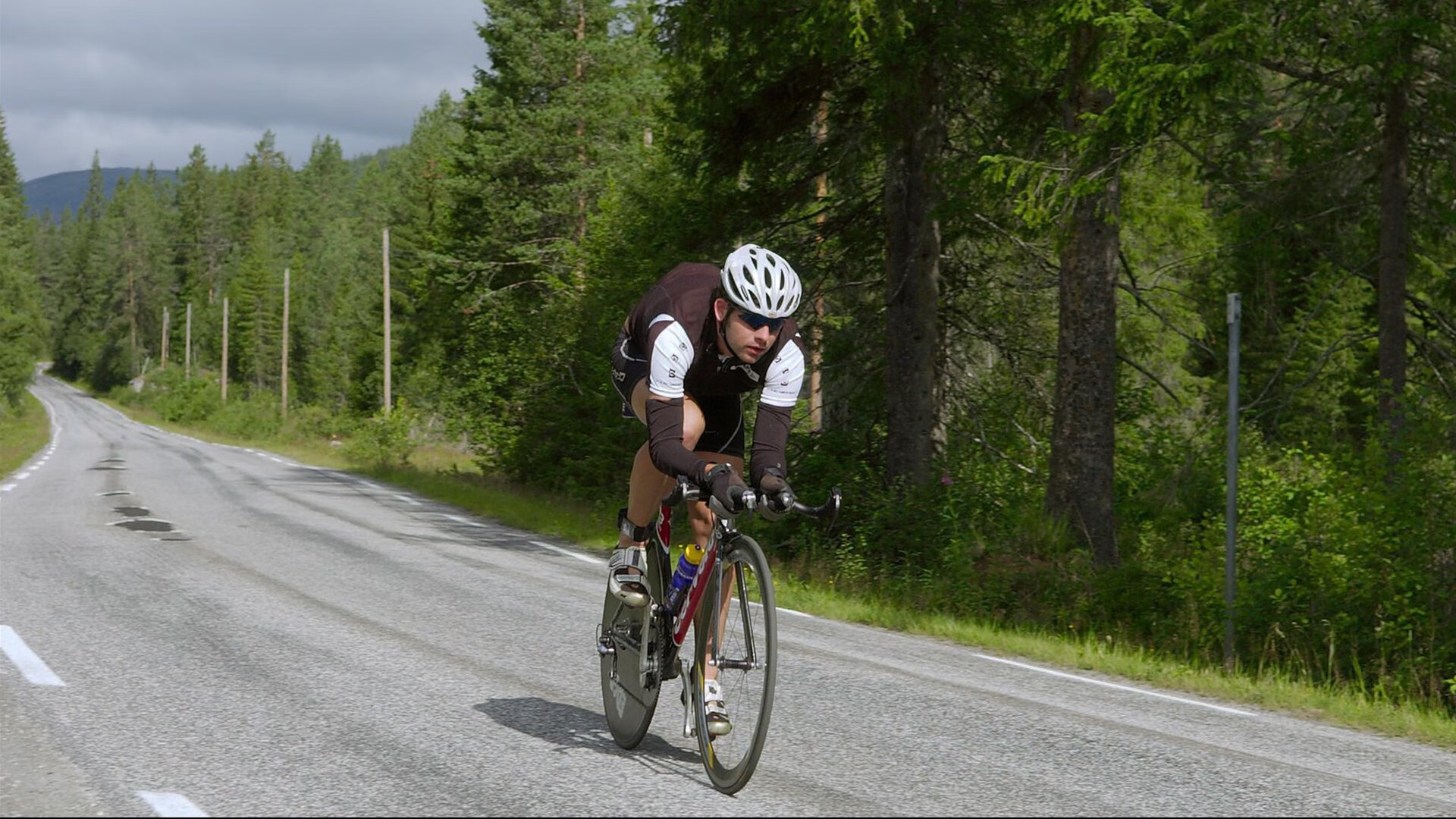 《电竞领域新兴产业:从硬件到赛事策划全线布局》,电竞行业解读